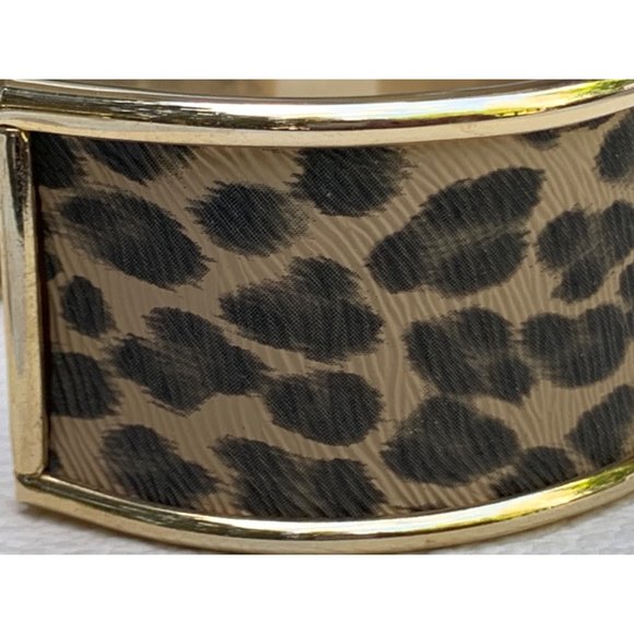 Leopard Pattern Gold Cuff Bracelet - Picture 2 of 8